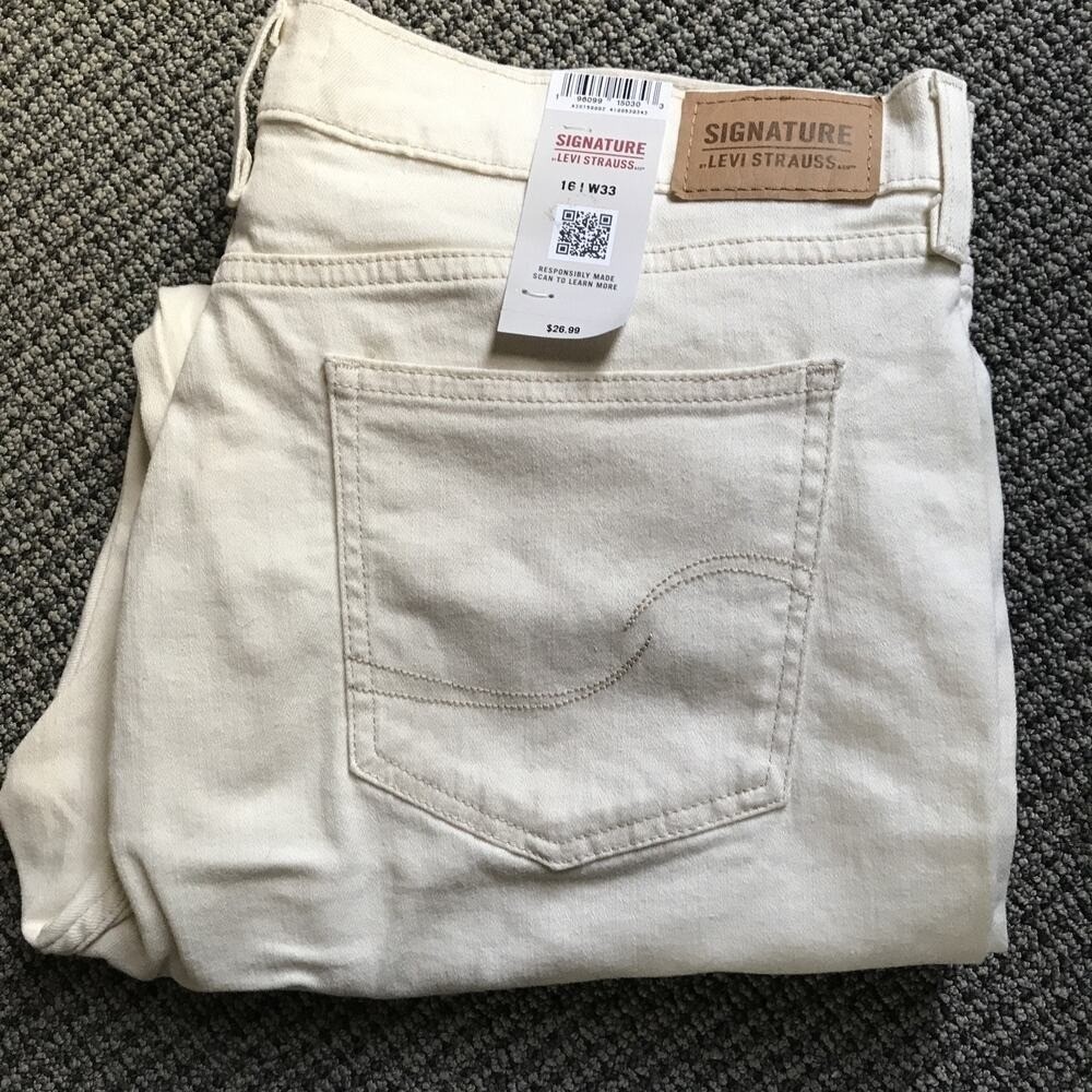 Women's Levi Strauss Signature Jeans - Size 16 - See Measurements